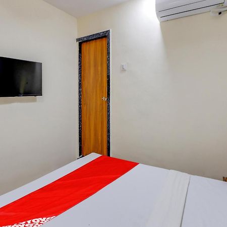 Hotel O Lotus Surat Luaran gambar