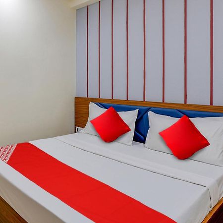 Hotel O Lotus Surat Luaran gambar