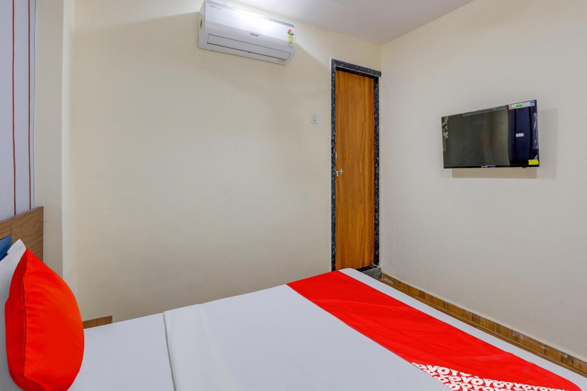 Hotel O Lotus Surat Luaran gambar