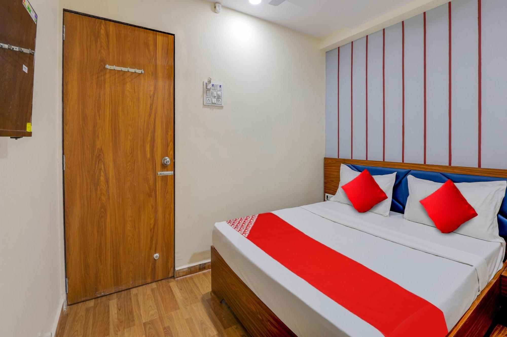 Hotel O Lotus Surat Luaran gambar