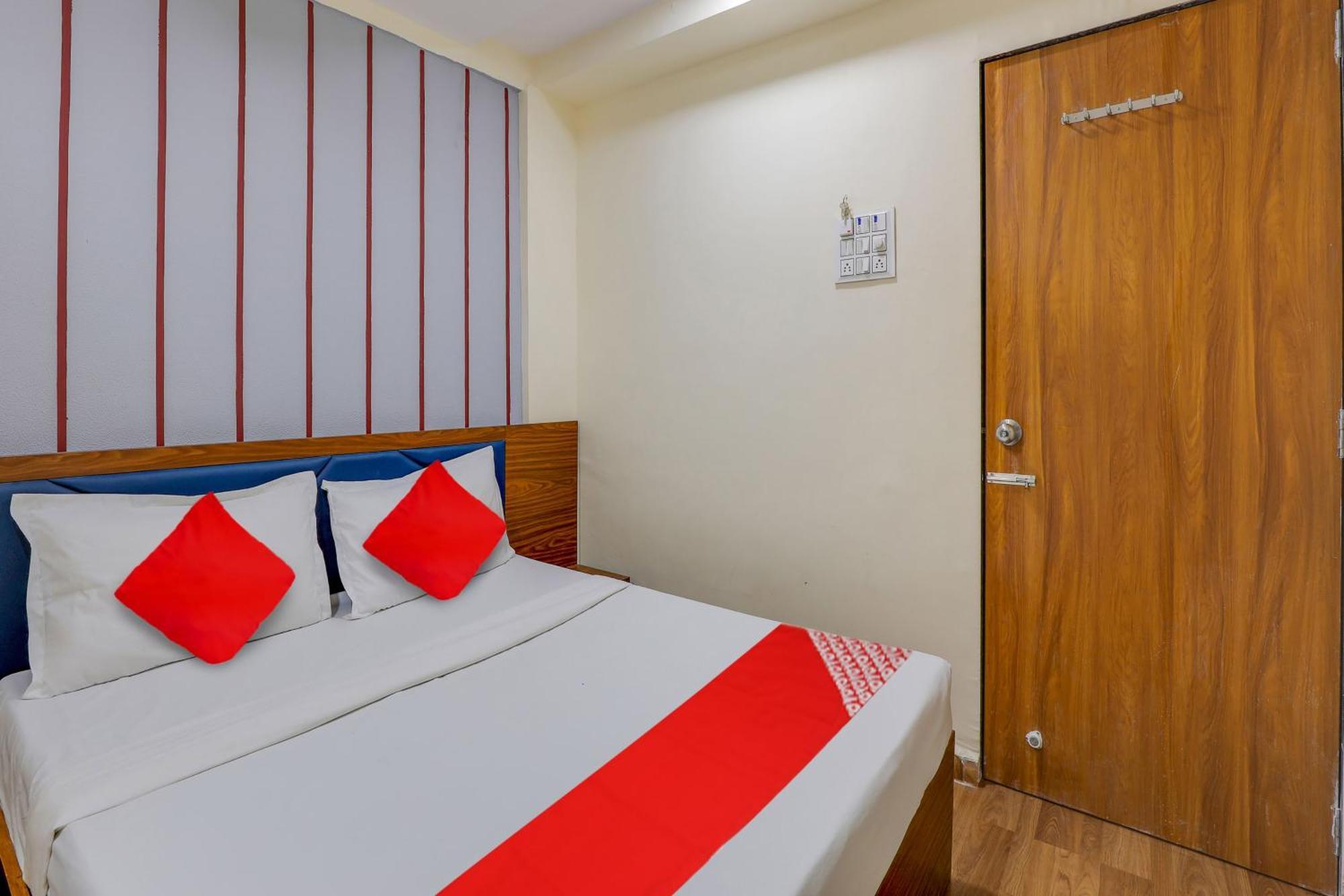 Hotel O Lotus Surat Luaran gambar