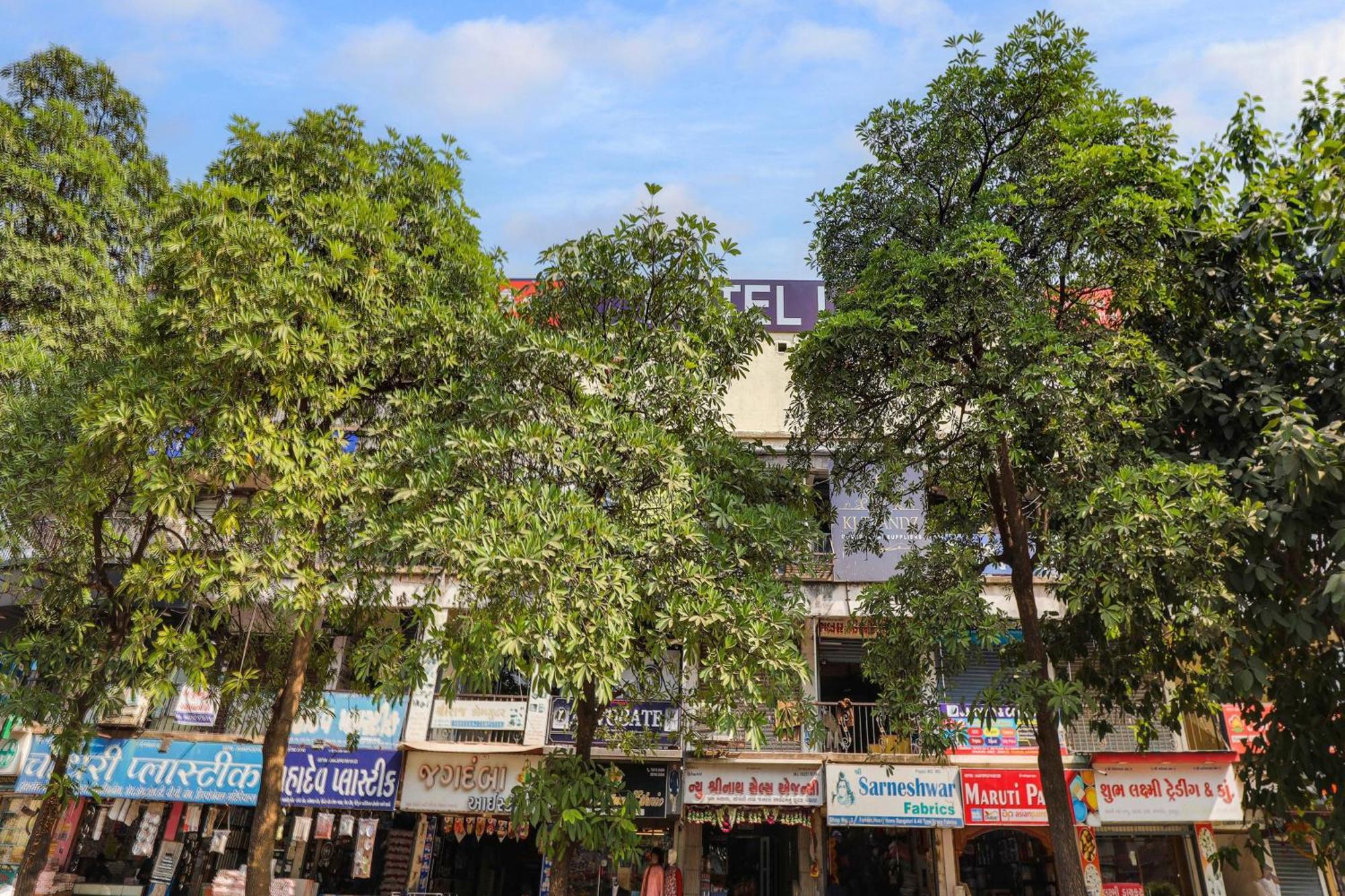 Hotel O Lotus Surat Luaran gambar