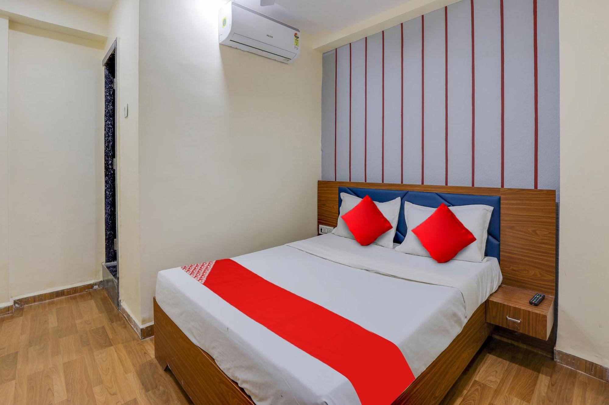 Hotel O Lotus Surat Luaran gambar