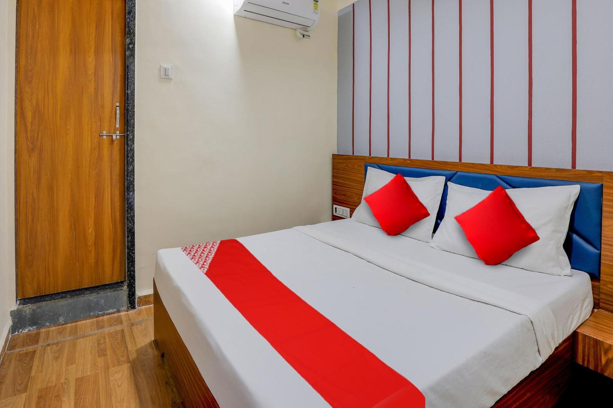 Hotel O Lotus Surat Luaran gambar