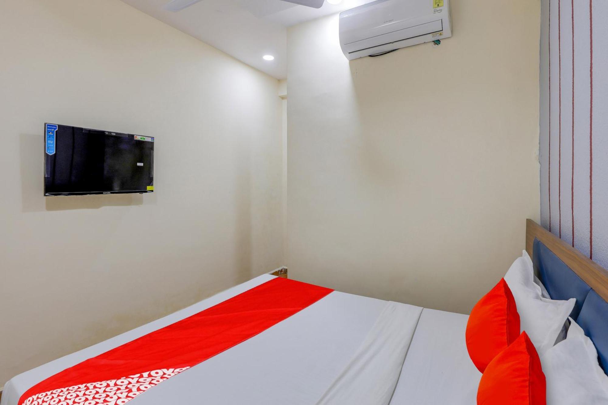 Hotel O Lotus Surat Luaran gambar