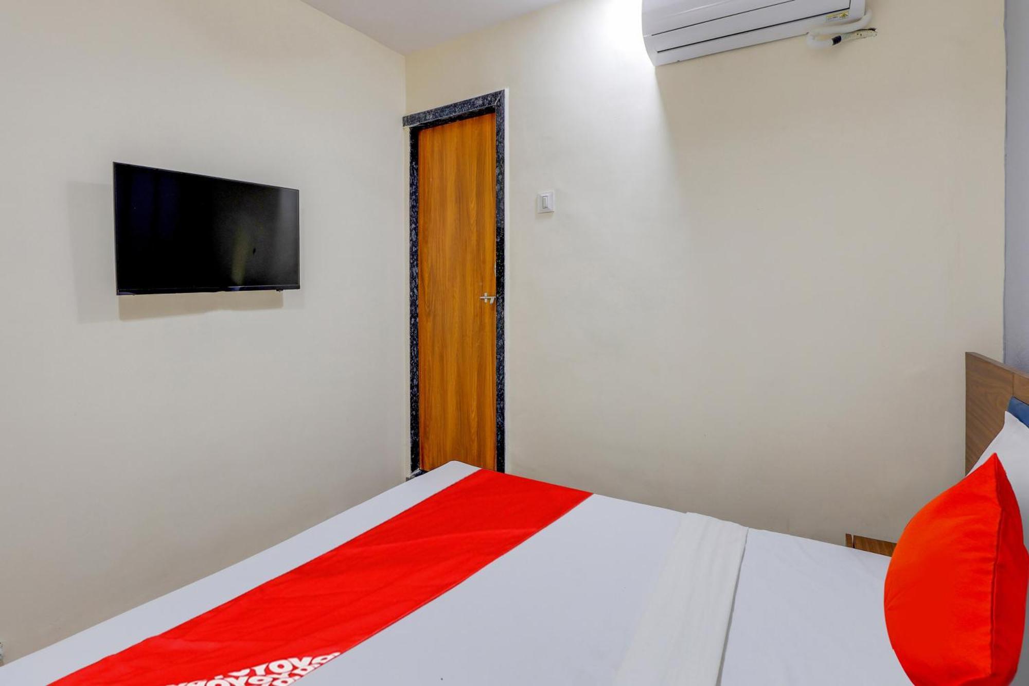 Hotel O Lotus Surat Luaran gambar