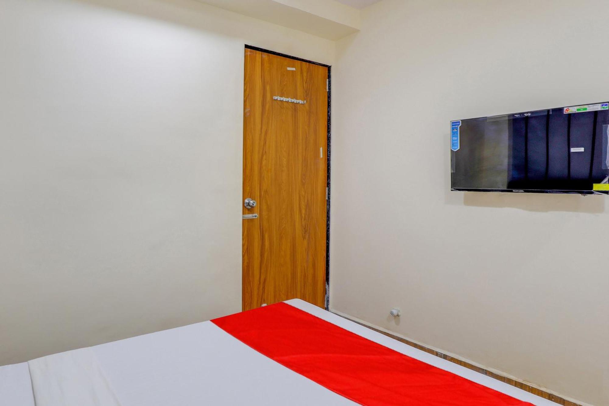Hotel O Lotus Surat Luaran gambar