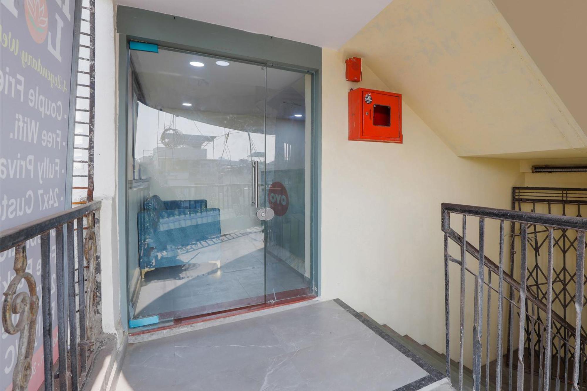 Hotel O Lotus Surat Luaran gambar